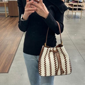 파슬 테사 버켓 우븐 크로스백 브라운 화이트 26SS 여성 153095480