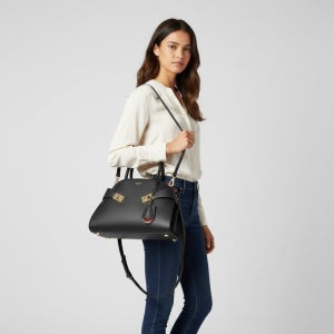 페라가모 살바토레   SS25 여성 간치니 소프트 토트백 21 5608 NERO CALF 0767814