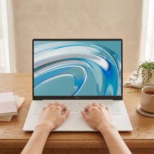 LG전자 LG 인텔 그램16 AI 16Z90T-GA5SK 애로우레이크 U5-225H DDR5 16GB Gen4 2TB WIN11HOME 화이트 HMC