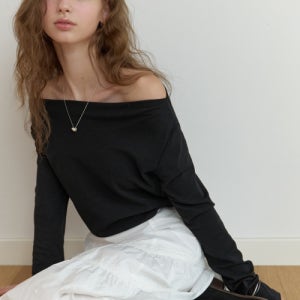 [리엘] Dona off shoulder t-shirt (black) 5014865053