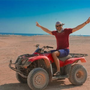 이집트 후르가다 사막 쿼드 ATV & 낙타 라이딩 투어 2시간 쿼드 바이크 투어 — 알 아야아, 엘 구나, 사파가, 소마 베이 출발 (영어) 성인(나이 11-99)