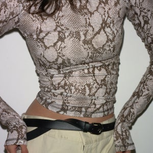 [에스이오] PYTHON SLIM TOP BROWN