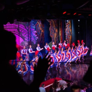 [즉시확정] 물랑루즈 카바레쇼 (샴페인 제공) + 센강 크루즈 탑승권 (편도 교통 포함) 파리 물랑루즈 카바레 쇼 (편도 귀가 교통편 포함 + 샴페인 반 병 ) + 센강 크루즈  