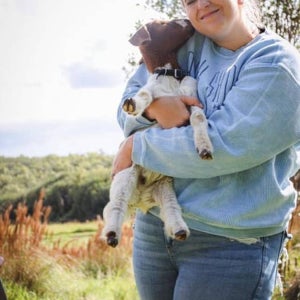 미국 빅아일랜드 아기 염소 먹이주기 & 교감 체험 히로: 병으로 먹이기 & 아기 염소 안아주기 (영어)