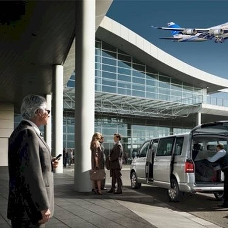 세비야 국제공항 프리미엄 픽업 및 샌딩 서비스 (편도, 차량 1대당 최대 3인)