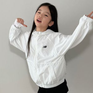 [뉴발란스키즈]EXCLUSIVE 에센셜 솔리드 바람막이 NK9AGB212U10