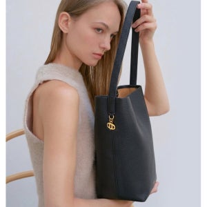 [아떼 바네사브루노 액세사리] [PANIER] 블랙 레더 파니에 버킷백 L AABA6F200BK