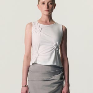 [킴지수] Floral Motif Smocked T-shirt_WHITE KBFSTS006-WH