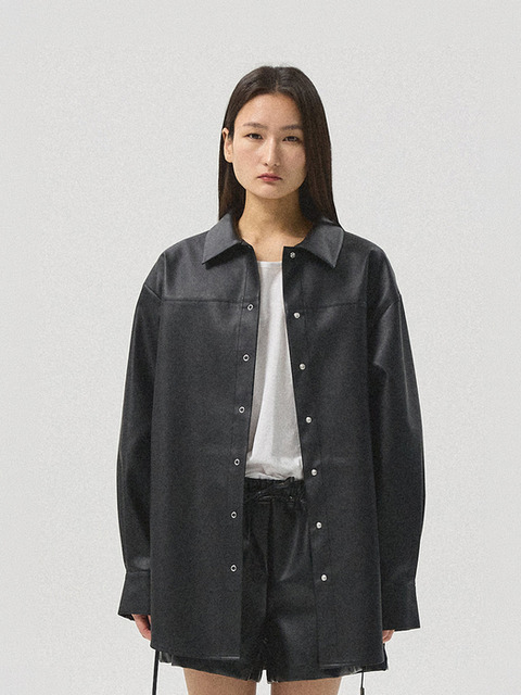 [아흐레] Arve Oversized Crack Faux Leather Shirt Jacket_BLACK