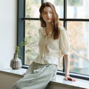 [그레이데시온] Ruffled V-Neck Peplum Blouse BEIGE