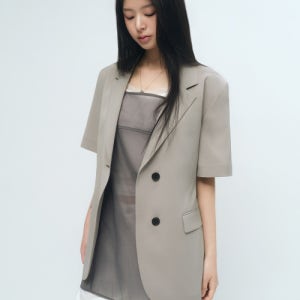 [무신사 스탠다드 우먼] 우먼즈 슬릭 벨티드 반소매 블레이저 [그레이쉬 베이지] MWFJK5C01-GI