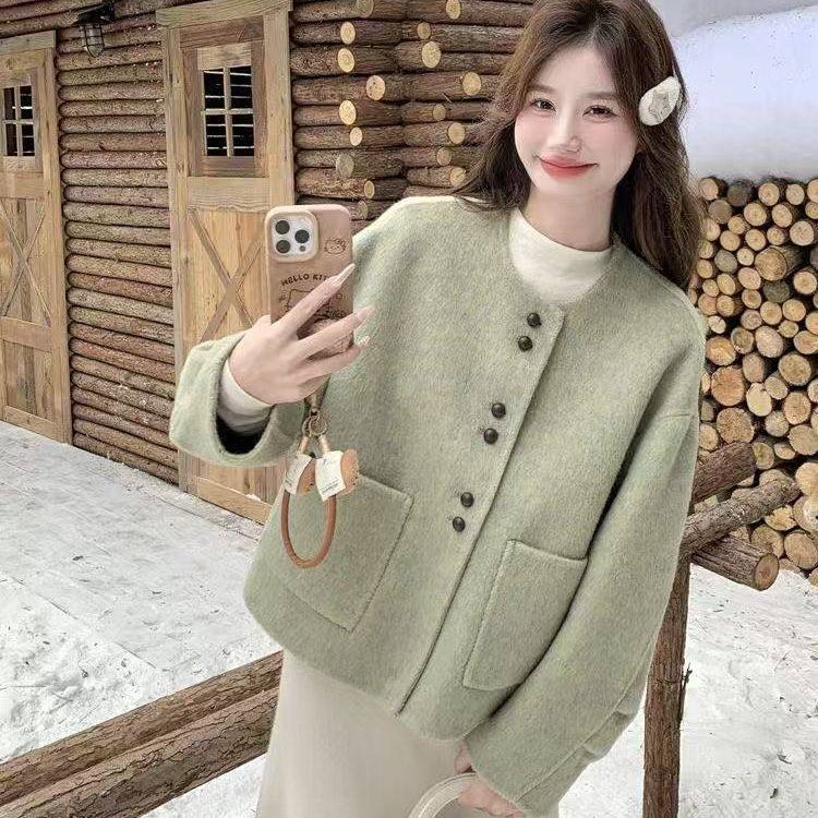 라운드넥 숏코트 자켓 연예인스타일 콩콩단추 연두색 가디건 키작녀 코디