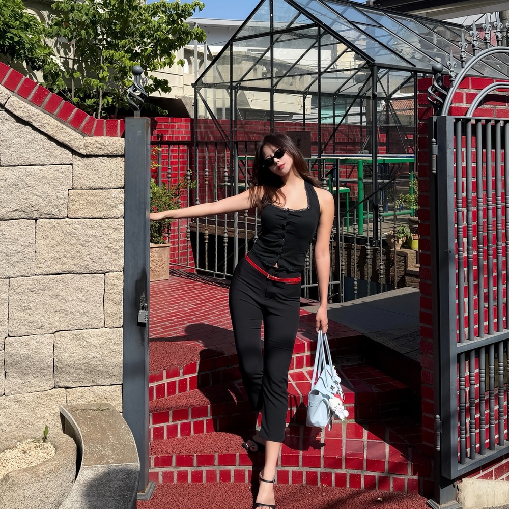 SLIM FIT CROP CAPRI PANTS