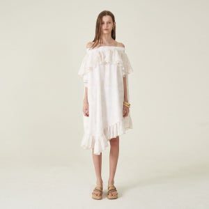 [까이에] 화이트 스팽글 오프숄더 언밸런스 프릴 원피스