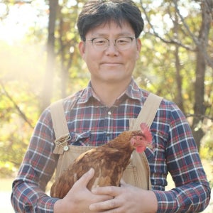 먹이부터 남다른 닭이 낳은 유기농 인증 방사 유정란 1번20구(대란~특란)