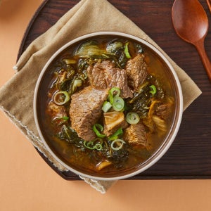 한국야쿠르트 잇츠온 매콤 우거지 갈비탕