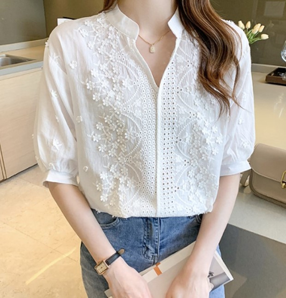 브이넥 펀칭 플라워 자수 블라우스 루즈핏
