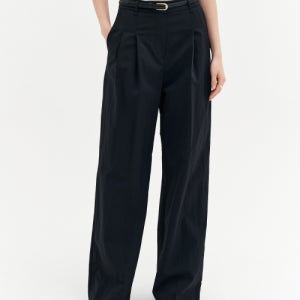 [룩캐스트] 파니 나일론 투 턱 슬랙스_블랙 / FANNY NYLON TWO TUCK SLACKS_BLACK LK2GMTBP100-BK