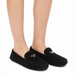 프라다 MUST IT_ 스웨이드 삼각로고 남성 드라이빙 슈즈 로퍼 2DD179