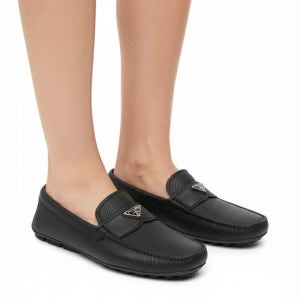 프라다 MUST IT_ PRADA 사피아노 가죽 남성 드라이빙 슈즈 로퍼 2DD177 블랙