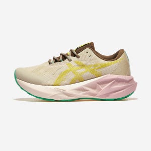 아식스 ASICS 노바블라스트 5 TR 스탠다드 네이처 베이싱 1012B983