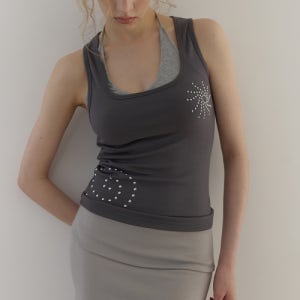 [아수라] SUNRISE STUD SLEEVELESS (CHARCOAL) A26SSTS54CC0F