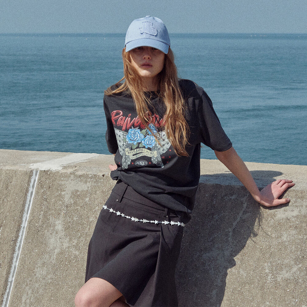 레이브 Dot Rose Graphic T-shirts