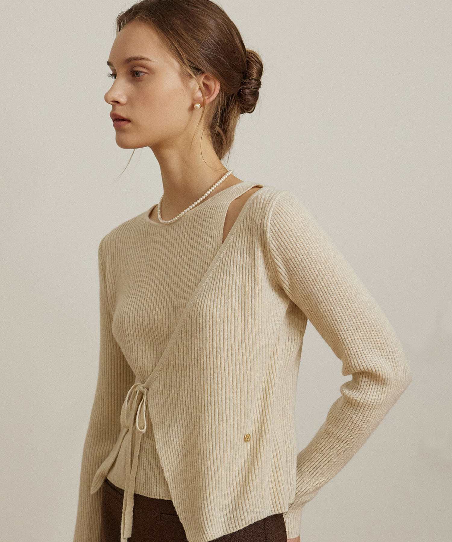 논로컬 Cut Out Diagonal Wrap Knit
