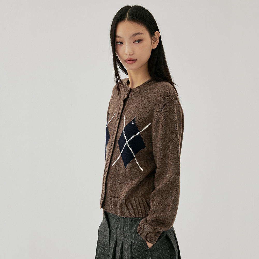 [클로브] [25FW clove] Argyle Knit Cardigan (Brown)