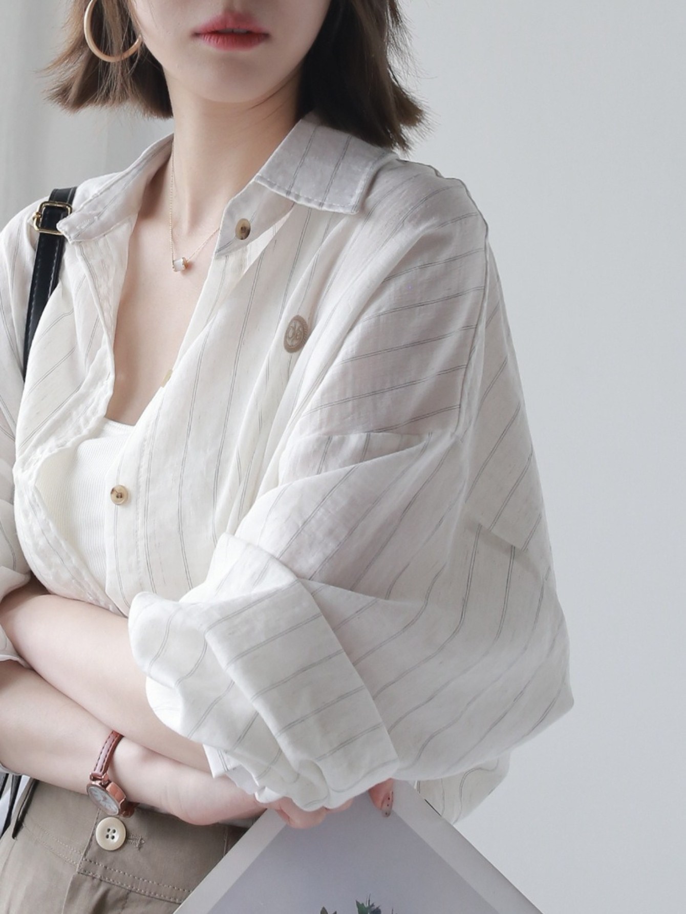 여성 오버핏 세로 스트라이프 롱 셔츠 가벼운 린넨 느낌 루즈핏 남방 봄 여름 긴팔 블라우스 데일리룩 아우터 여리여리한 핏 얇은 자켓 스타일 스트라이프 남방 화이트 XXL