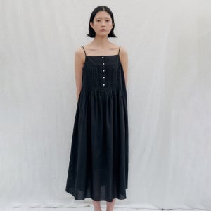[스텝어라운드] Pintuck Button Slip Dress_BLACK
