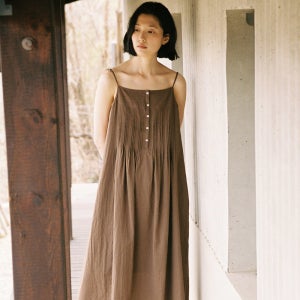 [스텝어라운드] Pintuck Button Slip Dress_BROWN