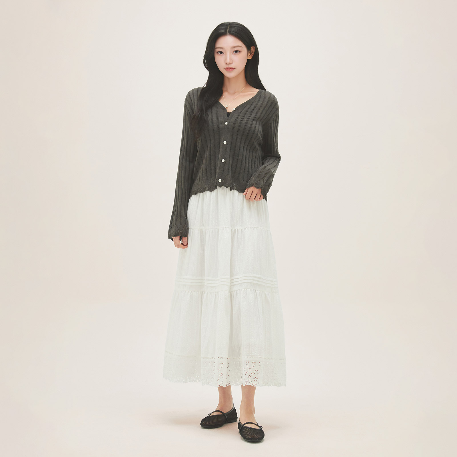 로엠 코튼 아일렛 밴딩 롱 스커트 RMWHG25R13