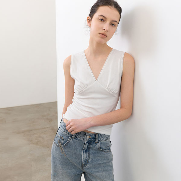 아틀리에나인 V-NECK LACE SLIM SLEEVELESS TOP T7212