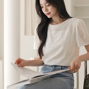 하주아 링클 퍼프 블라우스