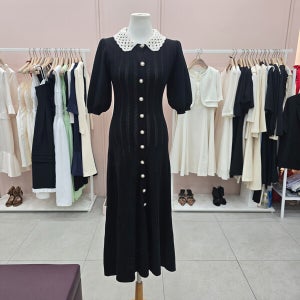 샤틴 뜨게 카라 배색 단추 니트 원피스 S262K956