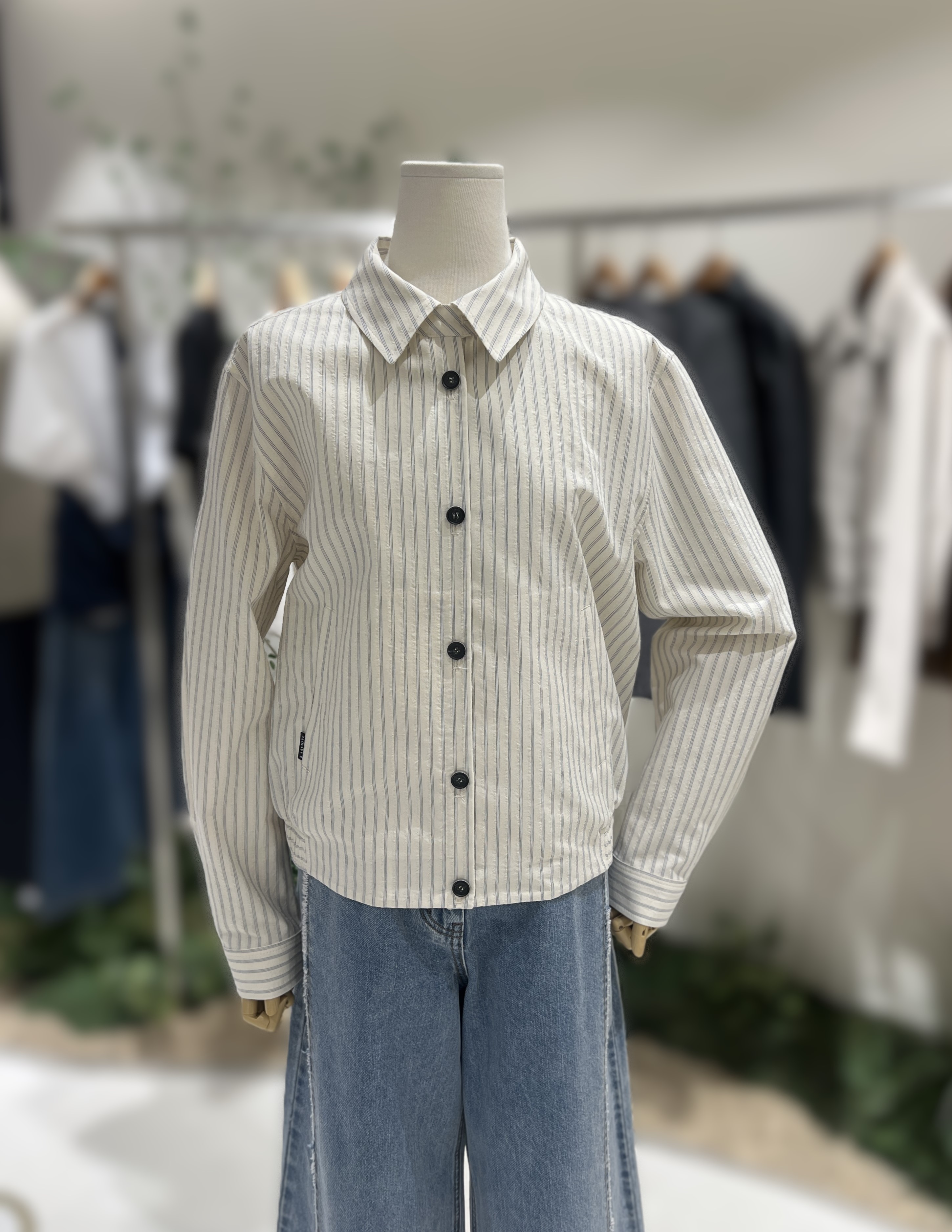 온앤온 스트라이프 크롭 셔츠자켓