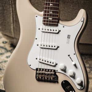 [2026 봄맞이 빅세일! (~5/31까지) + 약 10만원 상당 PRS 스트랩 증정!] PRS John Mayer Signature Silver Sky-Moc Sand (Sati