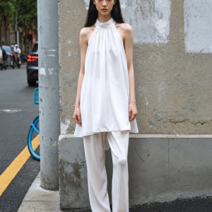 [320쇼룸] Halter Neck Shirring Asymmetric Mini Dress White HUOP320_03