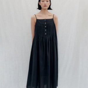 [스텝어라운드] Pintuck Button Slip Dress_BLACK SA26SMOP02BK