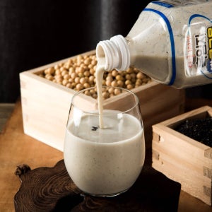 국산콩으로 만들어 담백한 생 콩물 3종 1000ml 2병 ( 순수 흑임자 서리태 )