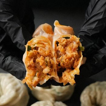 감칠맛 볶음 김치 왕만두