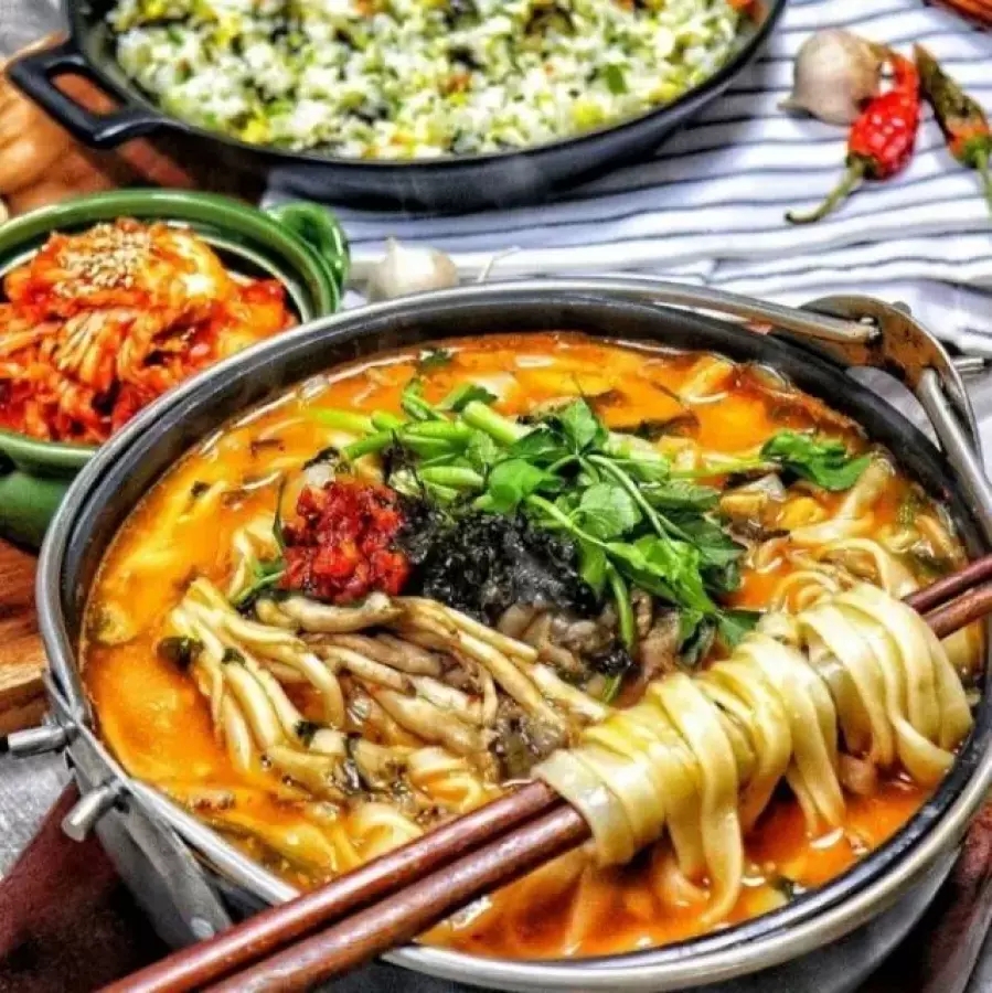 리뷰4만 공항칼국수 47년전통 원조버섯칼국수 김치 볶음밥 재료 포함 2~3인분 밀키트캠핑요리
