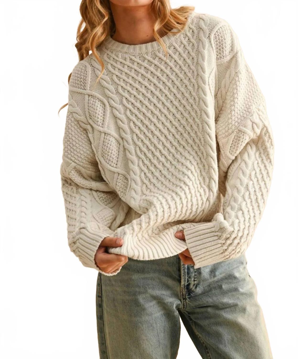 MIOU MUSE 라운드 넥 케이블 니트 스웨터 크림색 화이트 round neck cable knitted sweater in white 8799834505276 156832953