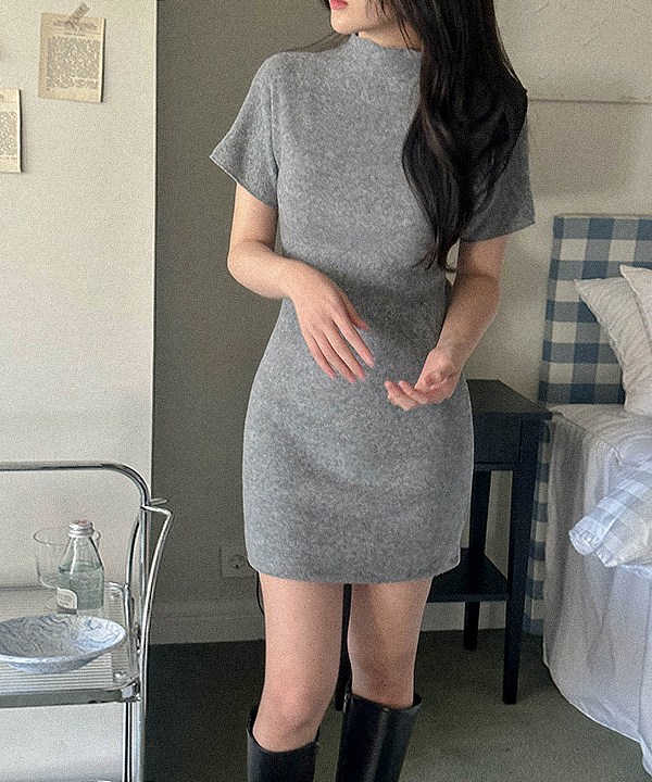 겉속 도톰 기모 캡소매 입술넥 하프 반폴라 팔뚝 여릿 반팔 슬림핏 연말룩 미니 원피스 (무료배송) 베이지 FREE