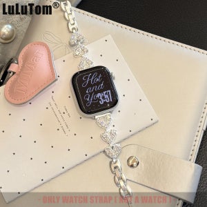 여성용 하트 모양 워치 스트랩 (Apple Watch 11 10 9 8 7 6 5 SE 4 Ultra 3 2 1 호환) — 반짝이는 지르콘 주얼리 밴드 (38mm 40mm 41mm
