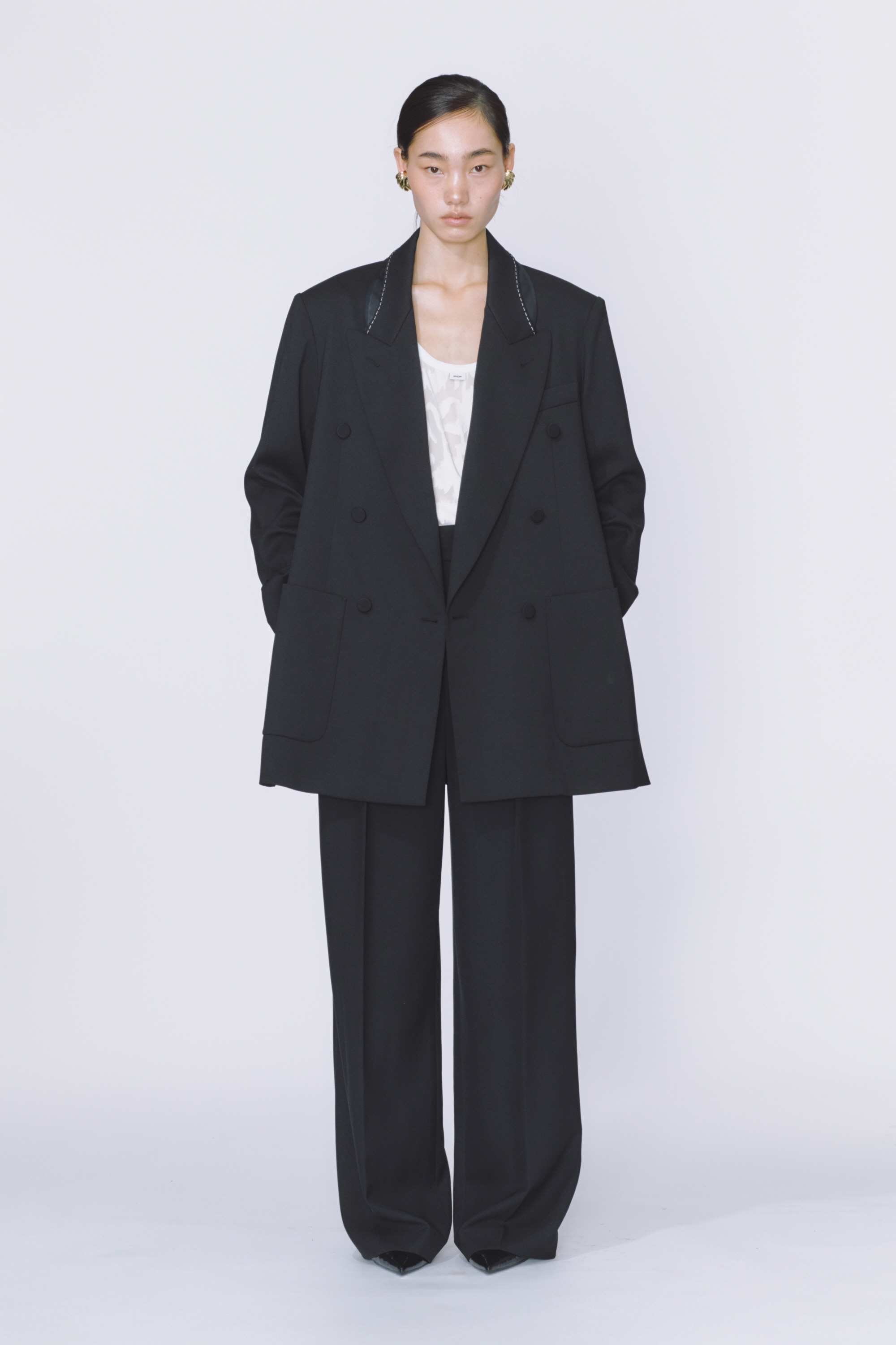 [뮌]  MÖBIUS PEAK LAPEL  SIDE SLIT DOUBLE BREASTED BLAZER  - 블랙