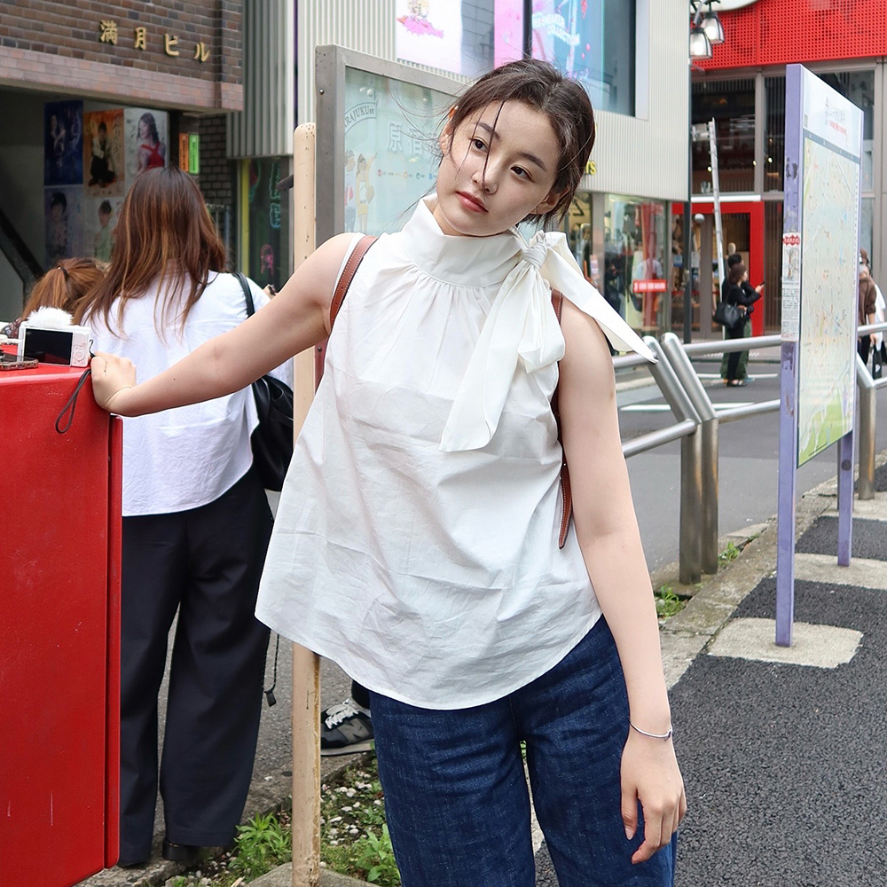 카피어랜드 4차 High-neck ribbon sleeveless blouse