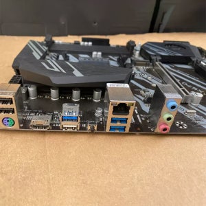DDR4 WIFI 6 M.2 PCIE 4.0 지원 라이젠 5700x 프로세서 AM4 X570 UD