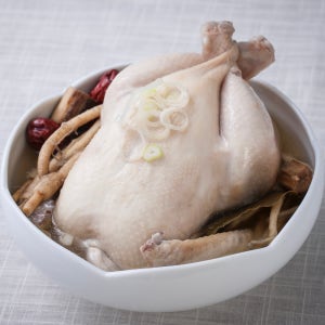 9가지 재료로 구수한 국물이 일품인 한방 삼계탕 1.3kg(1~2인분) 2팩